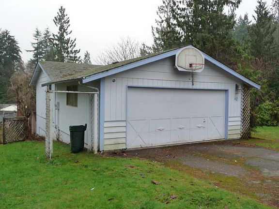 2nd image of 50 SE Holly Pl