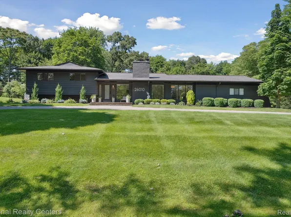 26010 Hersheyvale Dr, Franklin, MI 48025