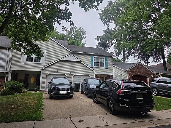 3rd image of 36 Bradford Dr