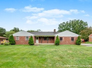 1080 Collindale Ave NW, Grand Rapids, MI 49504