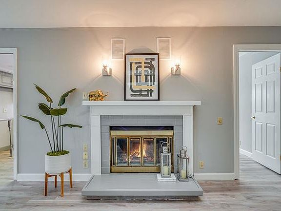4th image of 2300 Regina Ct