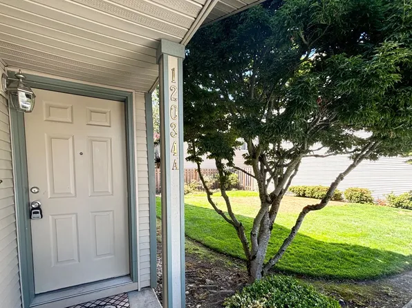 12034 SE Bush St APT A, Portland, OR 97266