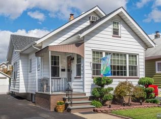443 Oak St, Lyndhurst, NJ 07071