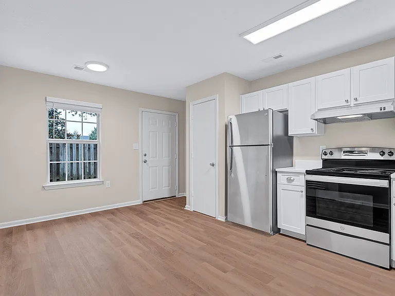 Willow Bend Townhomes — Photo 9