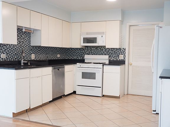 4th image of 843 Newbury Ct