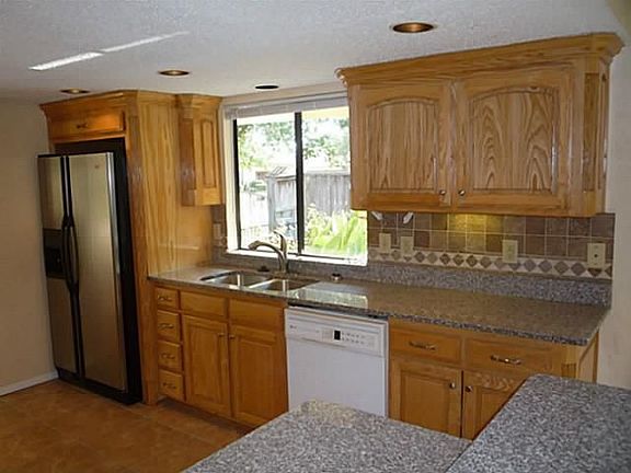 4th image of 2217 Creekview