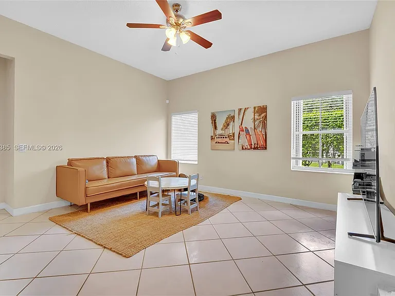 885 Tanglewood Cir — Photo 9