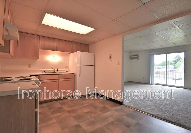 805 W Villard St #7 — Photo 7