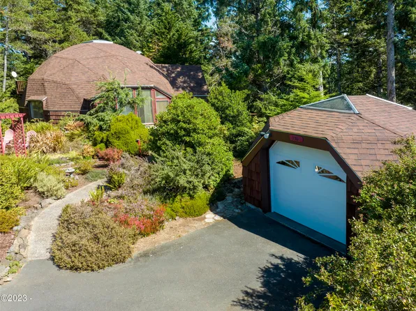 2701 NW Bayshore Loop, Waldport, OR 97394