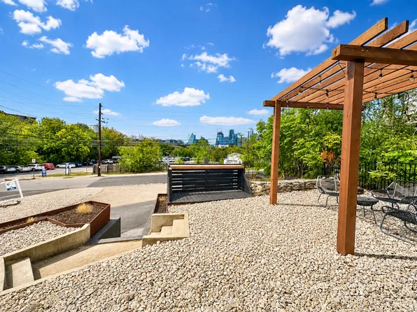 201 Academy Dr APT 104, Austin, TX 78704