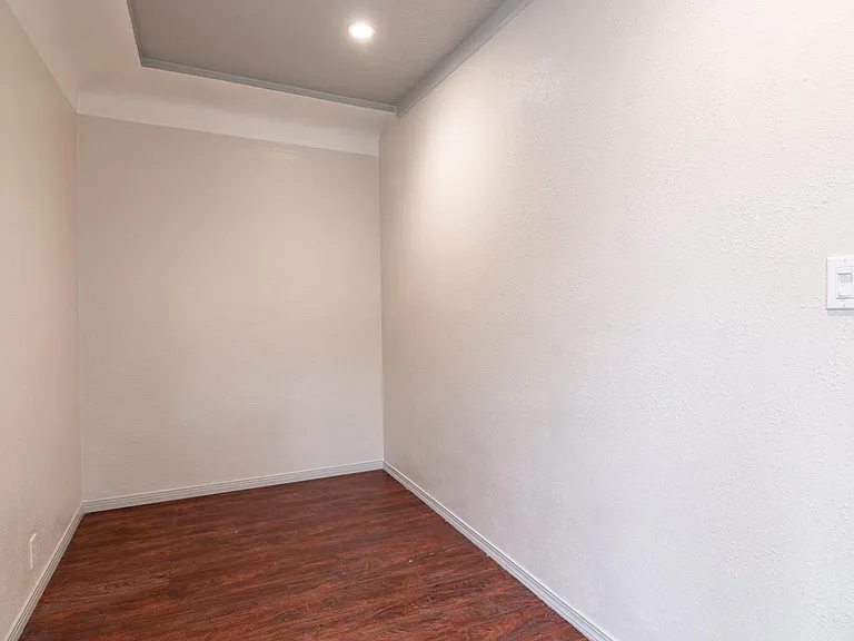 524 Linden Ave — Photo 13