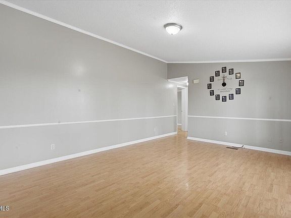5th image of 257 Wesley Dr