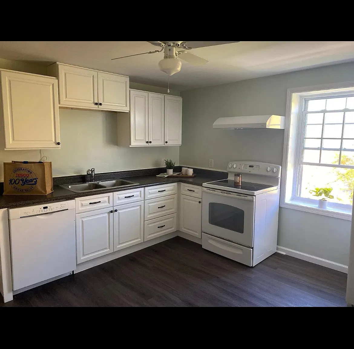 3 bed, $1,200 — Photo 1