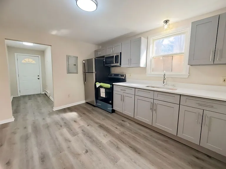 3-7 Maple St — Photo 4