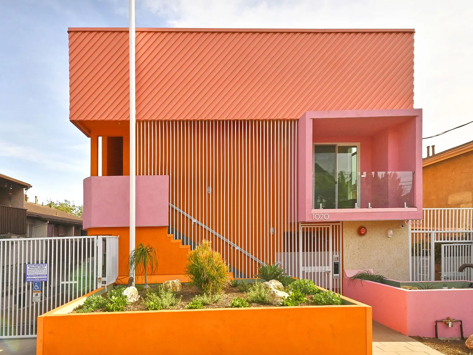 Coral Designer Studio Community Living — Photo 2