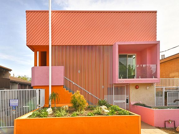 2nd image of 1020 N Bonnie Brae St #101
