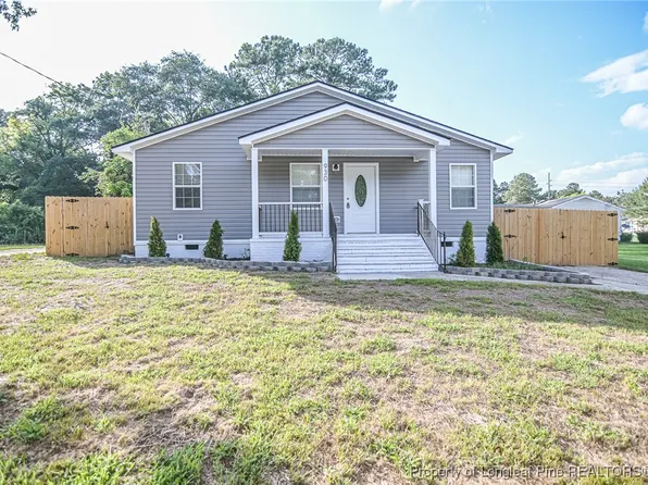 930 Fleetwood Dr, Fayetteville, NC 28305