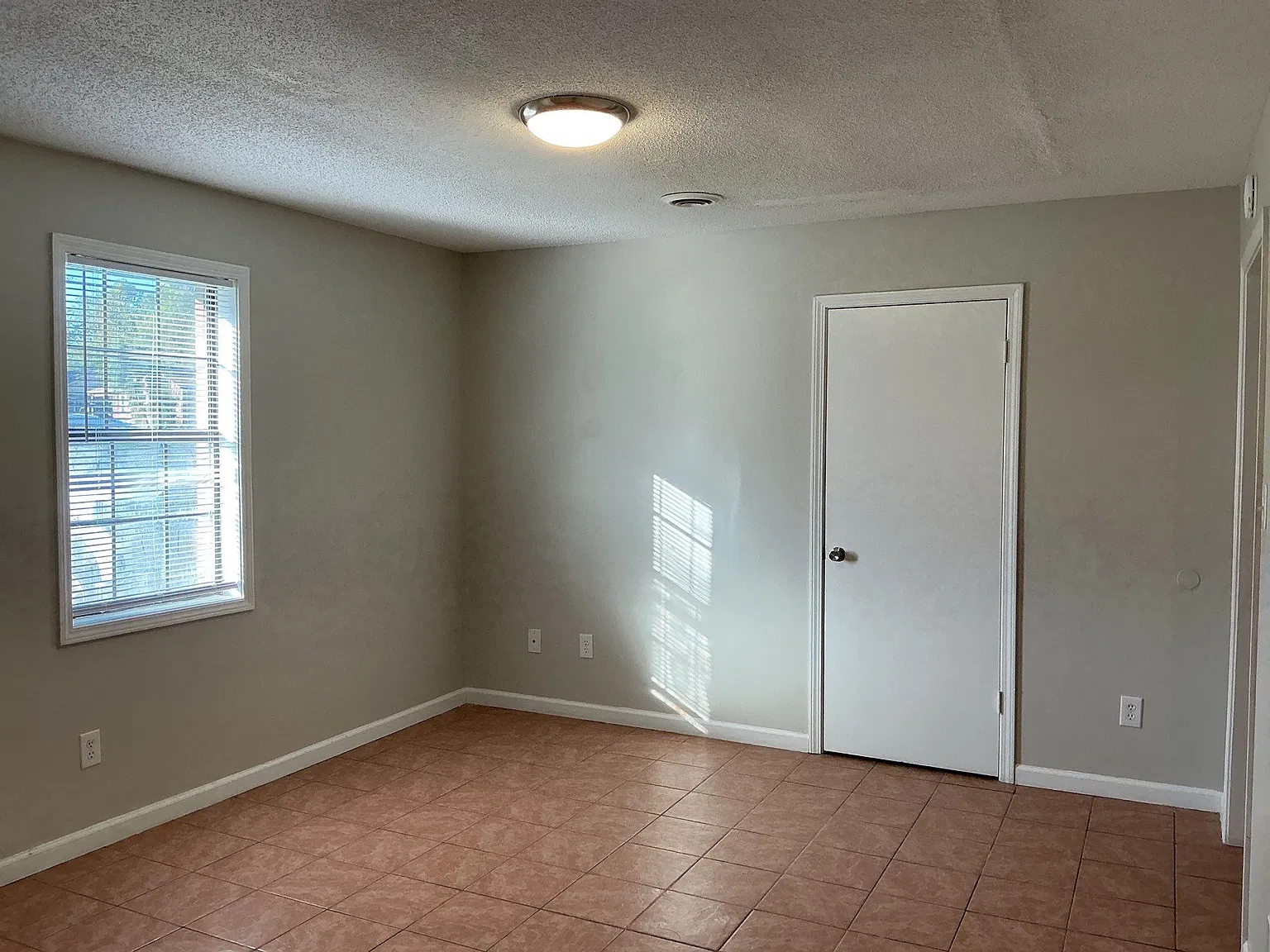 2 bed, 974 sqft, $1,100 — Photo 4