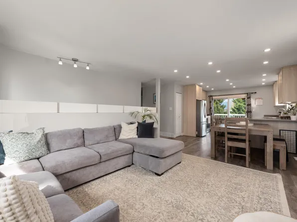 20373 115th Ave, Maple Ridge, BC V2X 9H5