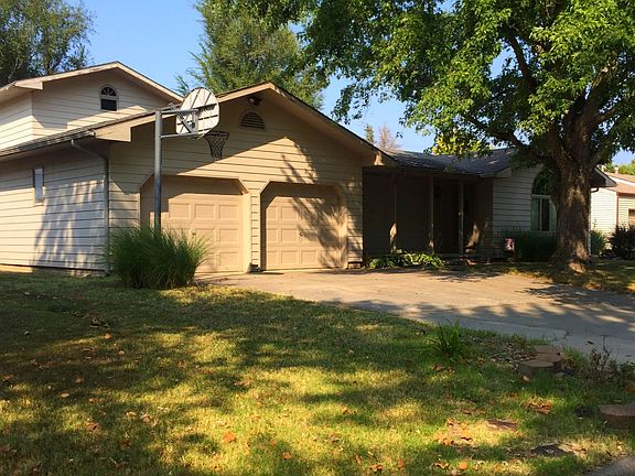 3rd image of 408 E Lewerenz St