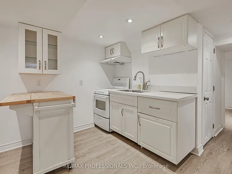 1026 Haig Blvd #BASEMENT — Photo 7