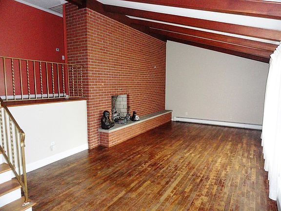 3rd image of 704 Harvey Dr