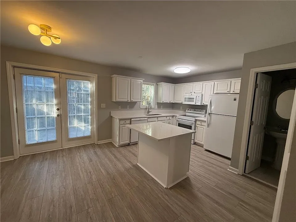 910 Summer Pl