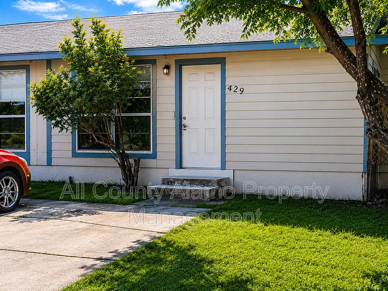 429 Zachry Dr — Photo 3