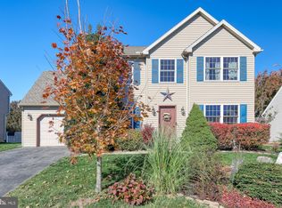 1872 Ashcombe Dr, Dover, PA 17315