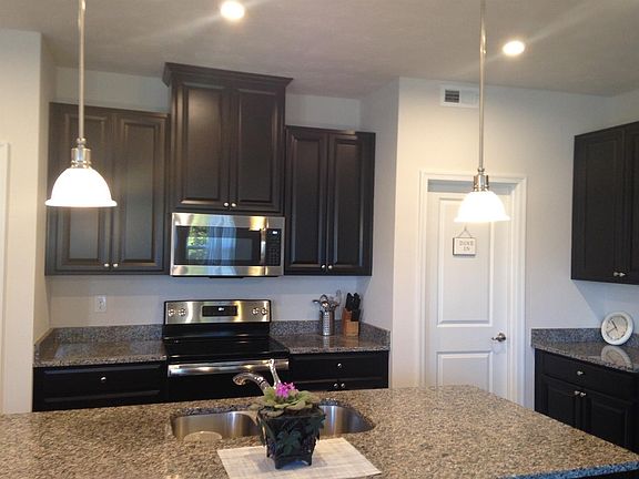4th image of 8173 Valley Crossing Dr