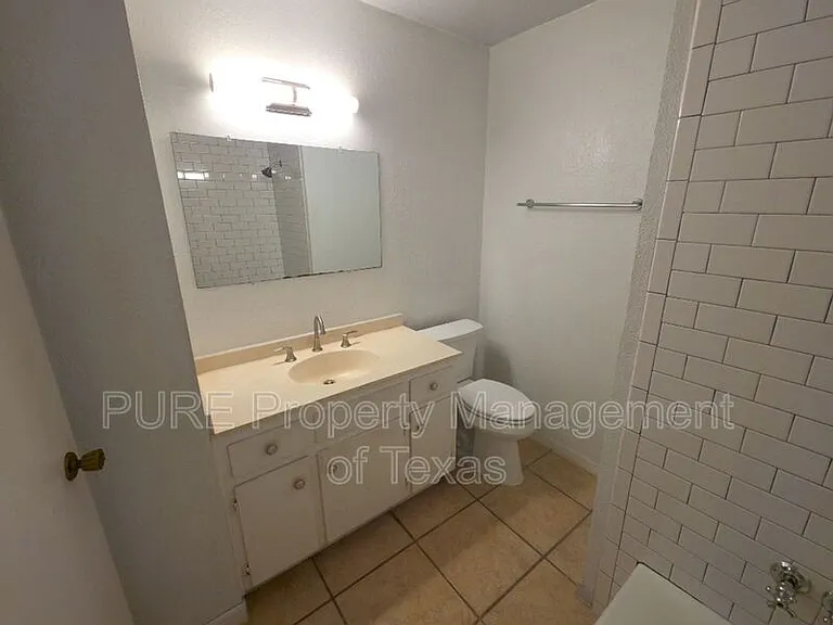 3000 Lakeside Dr — Photo 45