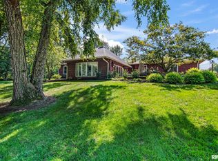 673 Centerwood Dr, Springfield, IL 62711