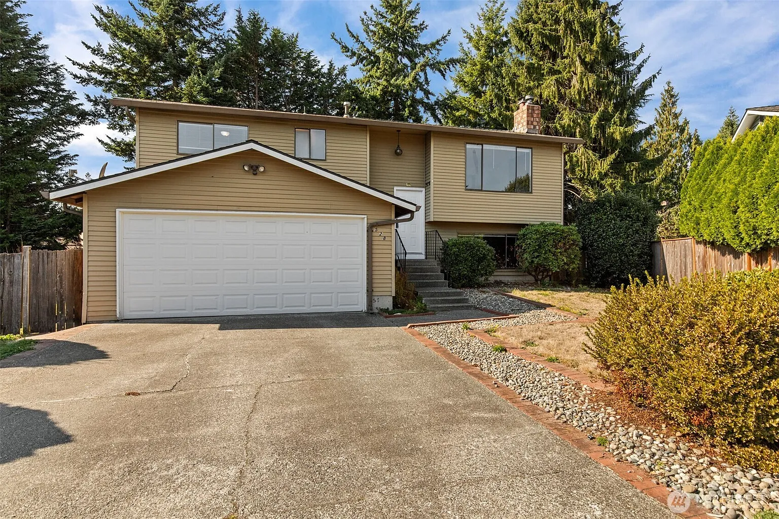 528 213th Street SW photo 1