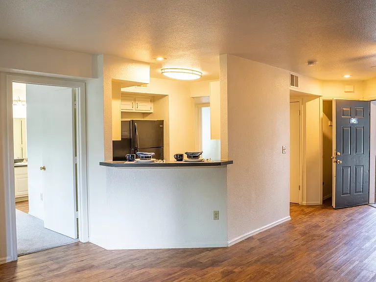 Blue River Apartments — Photo 9