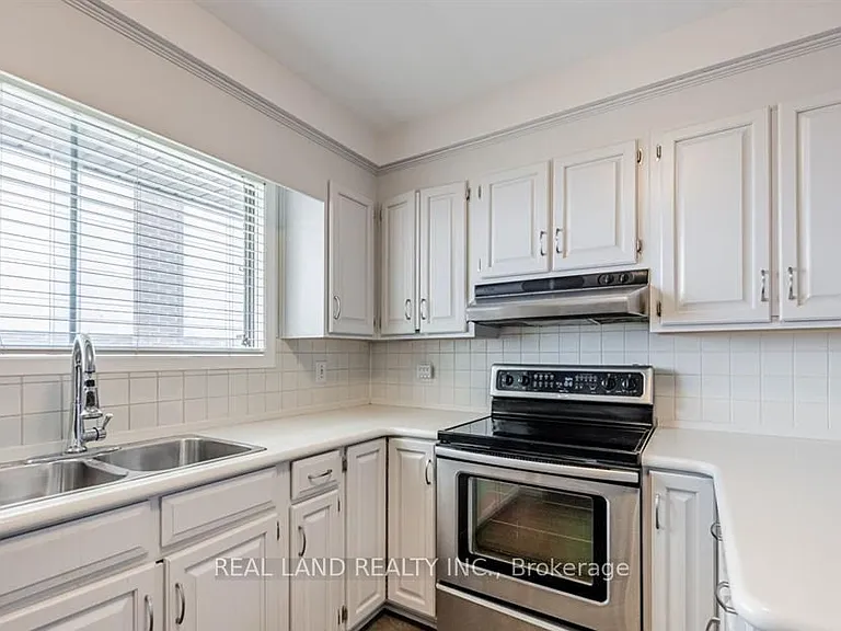 274 Timothy Ct #UPPER — Photo 17