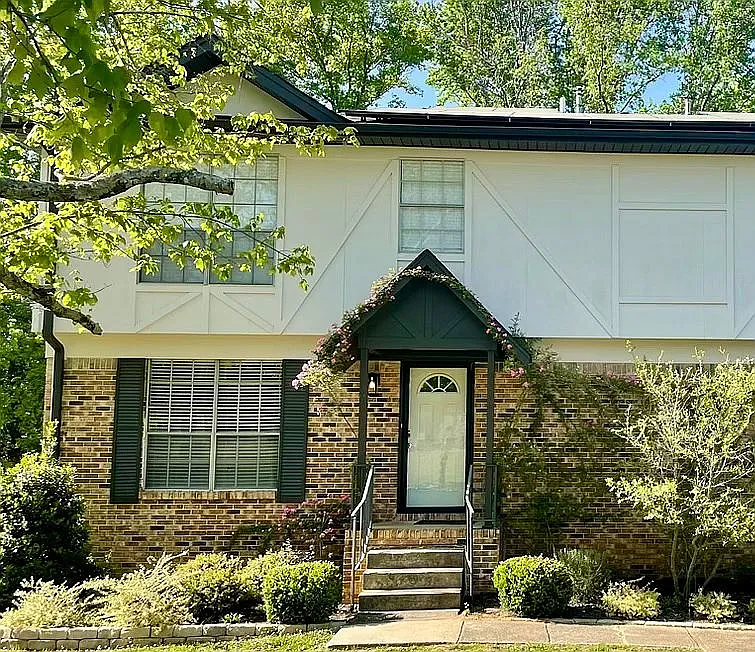 3 bed, 2.5 bath, 1600 sqft, $1,900 — Photo 3