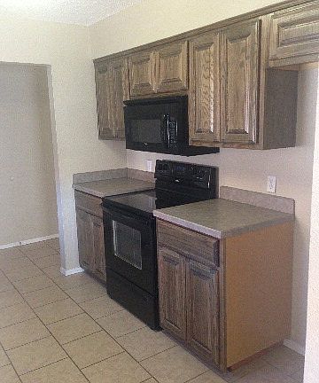 4th image of 3952 Richmond St