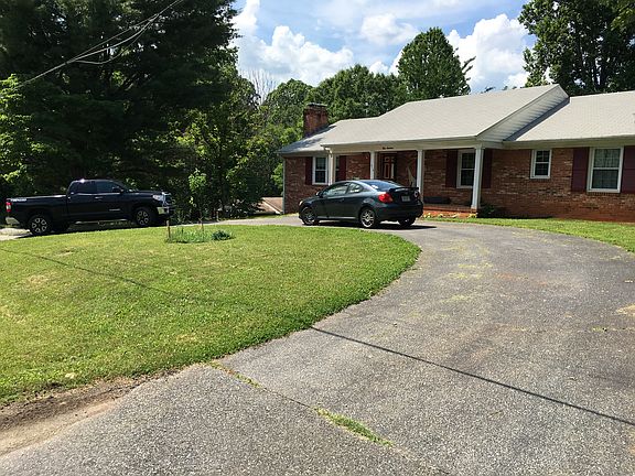 3rd image of 319 Robin Dr