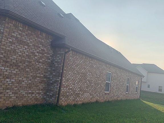 3rd image of 1020 Meadowview Ln