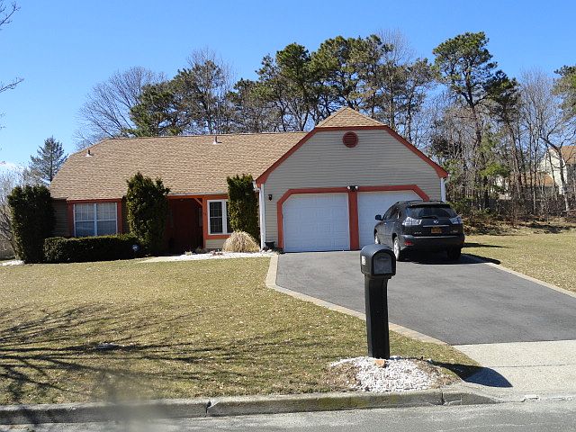 1st image of 12 Gregg Ln