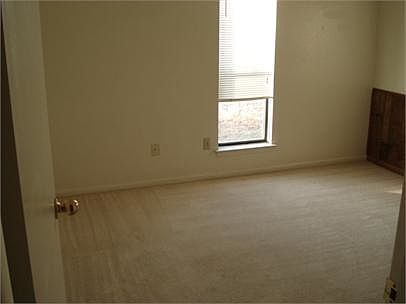 4th image of 919 Dryden Ave #A