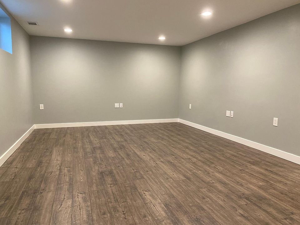 Family Room 19 x 13
