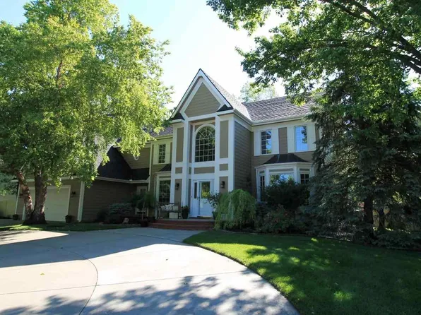 3502 Thunderbird Dr, Hutchinson, KS 67502