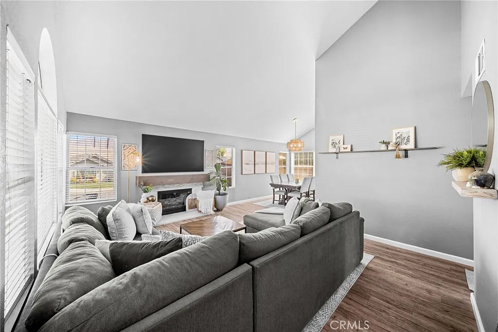 3 bed, 2.5 bath, 1703 sqft, $3,500 — Photo 4