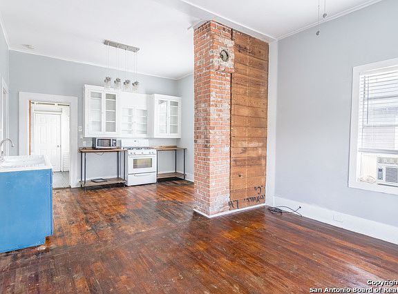 3rd image of 326 Helena St