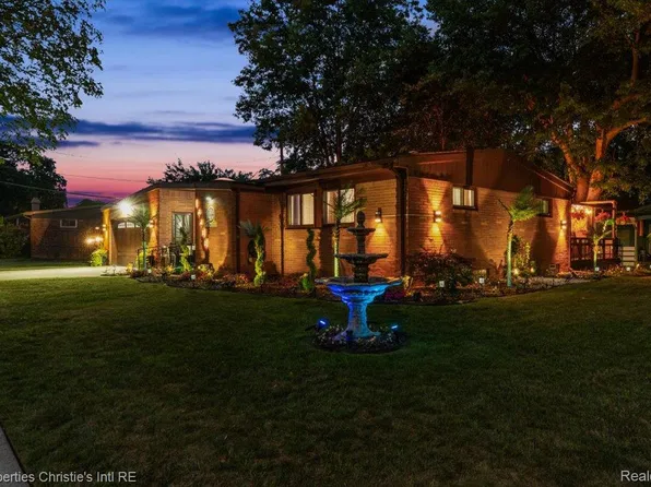 14400 Oak Park Blvd, Oak Park, MI 48237
