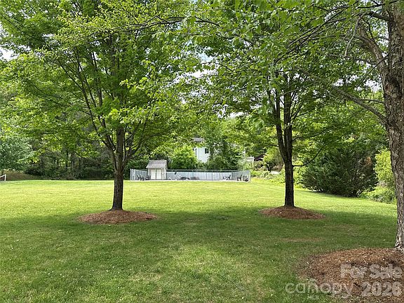 3rd image of 26 Sleepy Hollow Ln