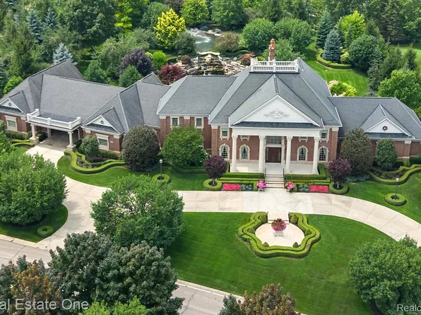 5250 Orchard Ridge Dr, Rochester, MI 48306