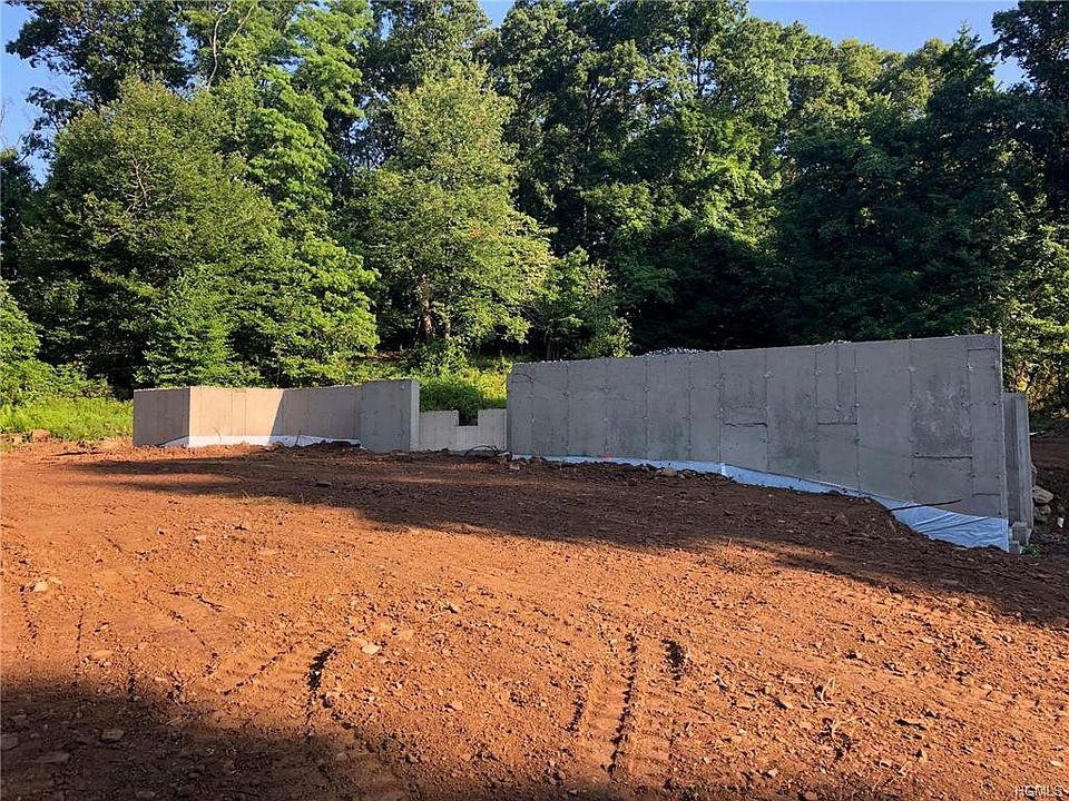 1st image of 4 Green Valley Ct