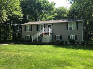 166 Trimtown Rd, Scituate, RI 02857